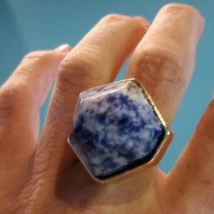 18 karat gold ring with lapis gemstone